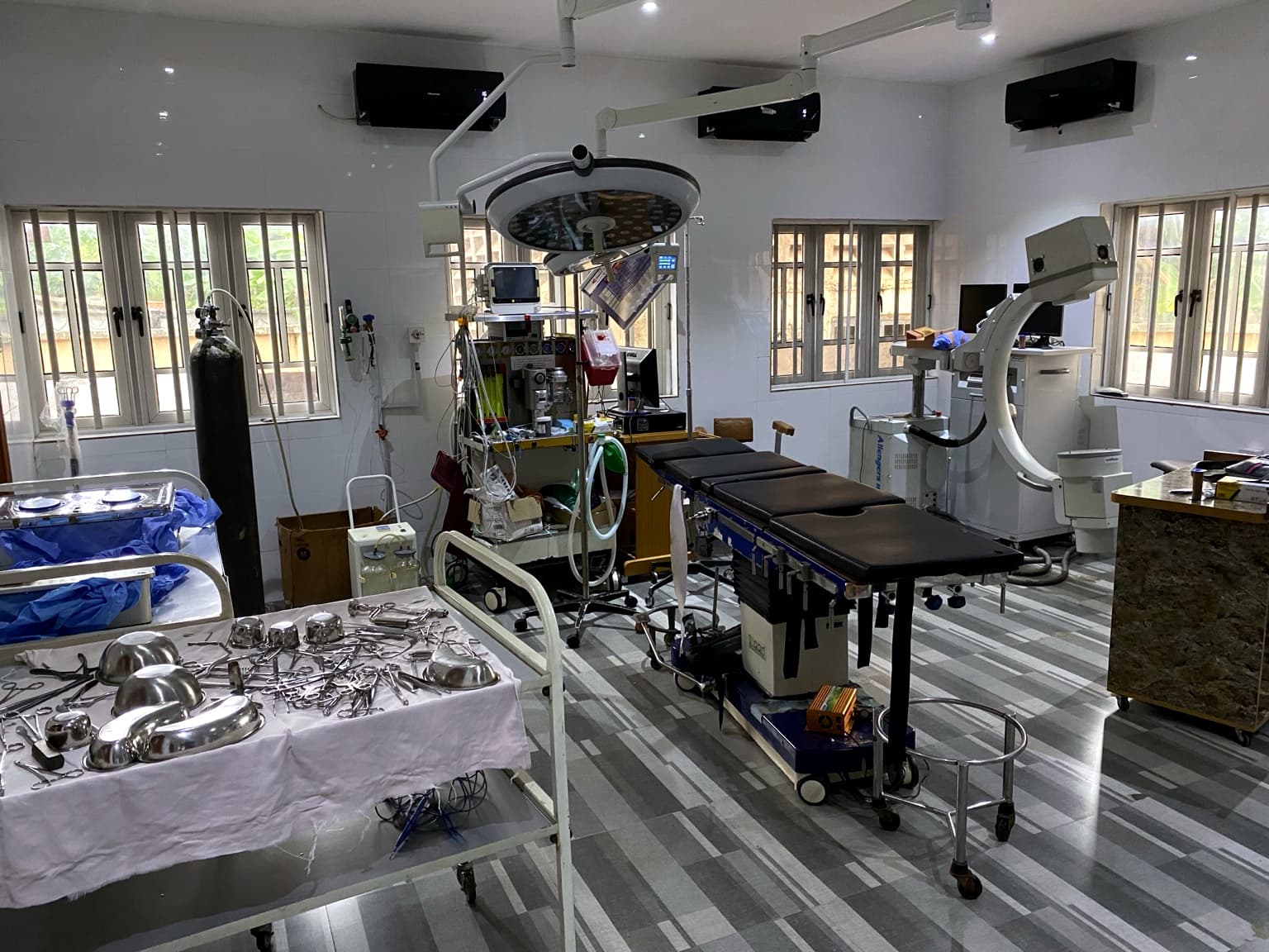 Operating theatre at Banby Specialist Hospital in Ibadan, with an operating table, surgical light, image intensifier and a tray of surgical instruments